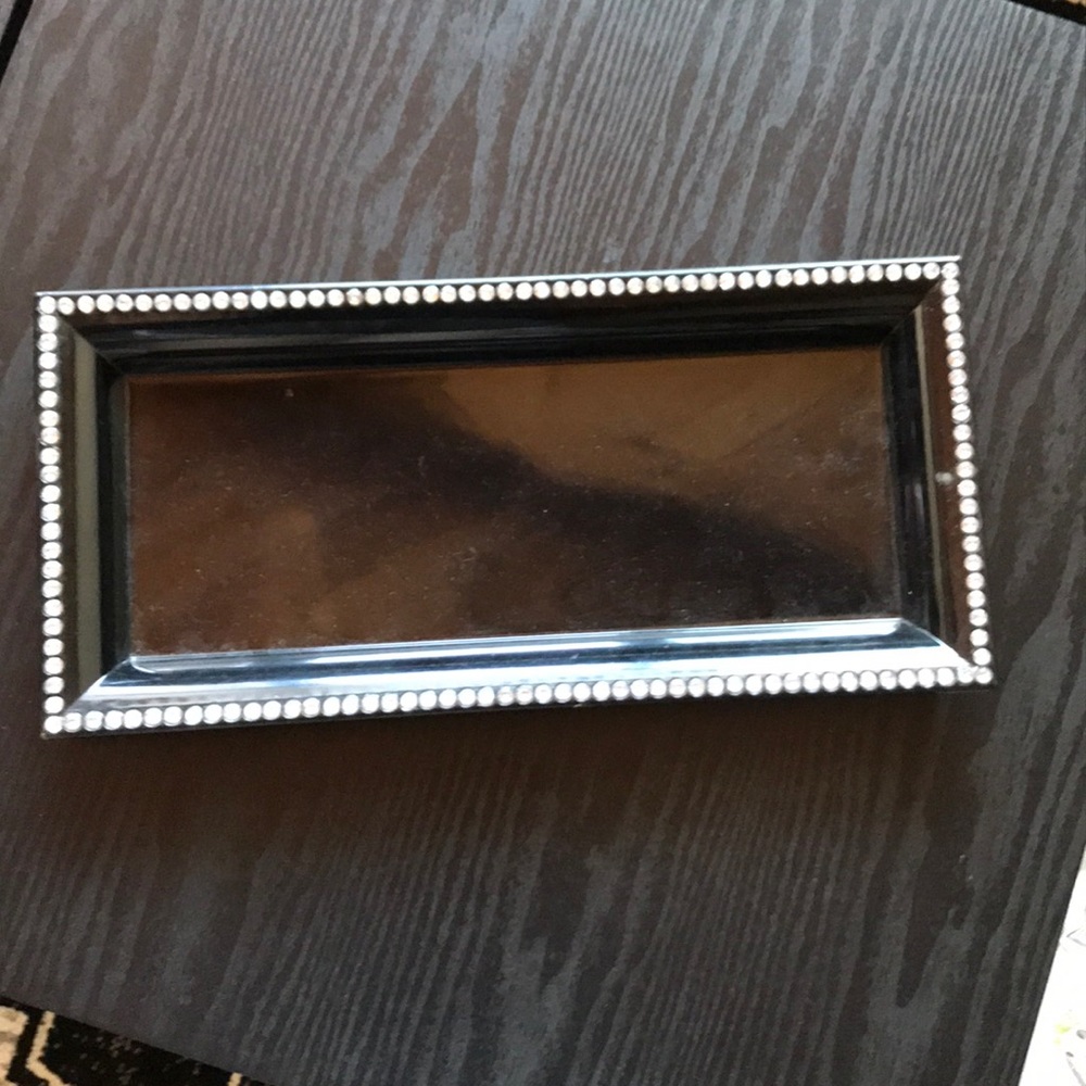 Cosmetic tray